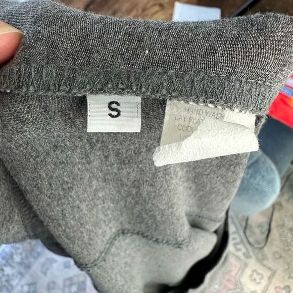 Snoskins Gray 1/4 Zip pullover Beaded Snowflake Crop Length Ski Cabin Size S - Picture 8 of 9